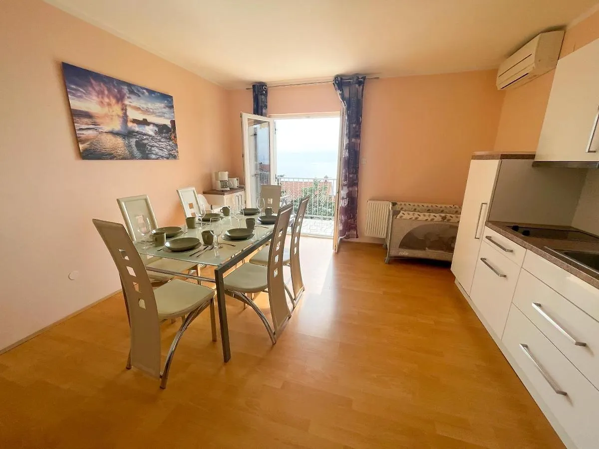 Apartments Sams Novi Vinodolski 0*,