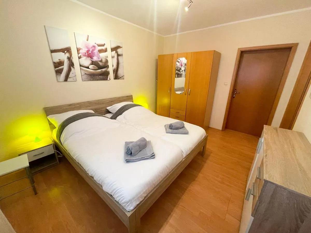 Apartments Sams Novi Vinodolski 0*,