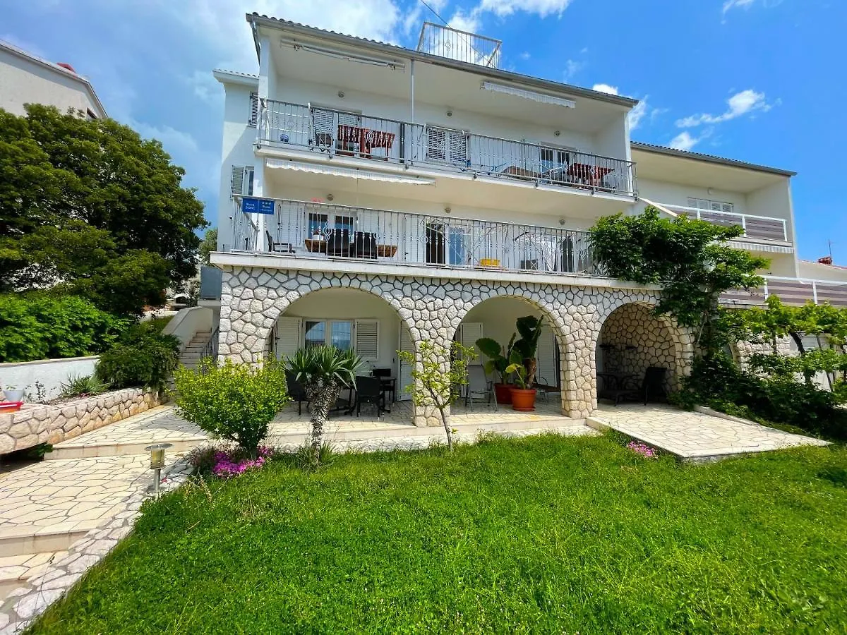 Apartments Sams Novi Vinodolski